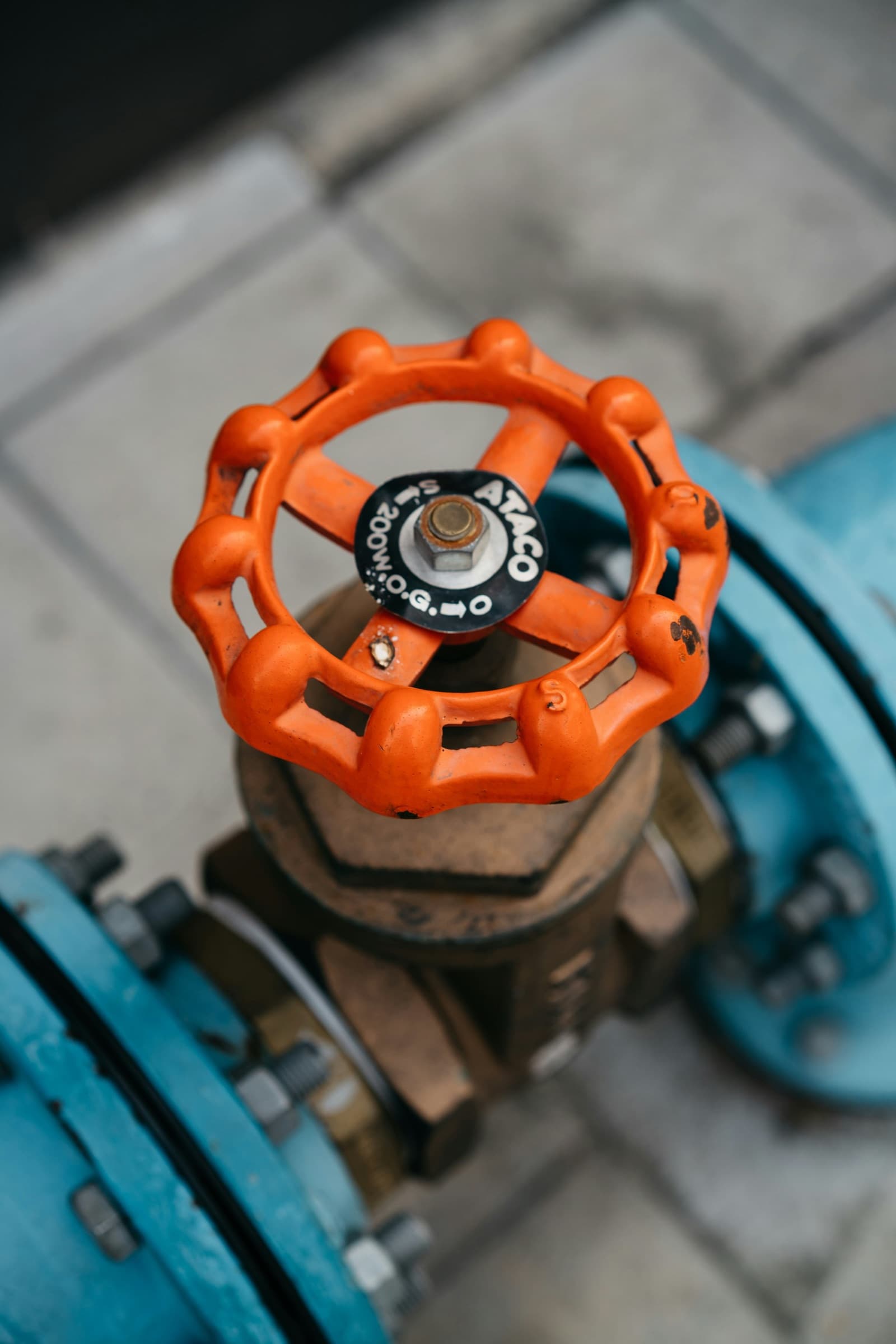 Fresh shut-off valve on the mains